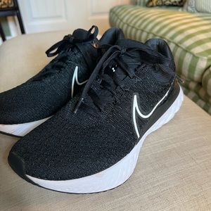 Nike React Infinity 3 - Black and White - Size 10.5